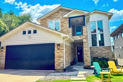 Image de Stunning 3-Bedroom Furnished Rental with Outdoor Oasis