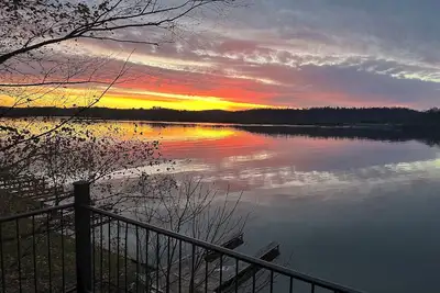 Image de Nicest 4br River Home in Prospect! Newly Updated! Pvt dock. 2 car gar. Ev chgr