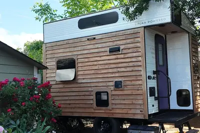 Image de Forest Lane Escapes: Chic & Private Tiny Home Charm – Pet-Friendly & Central