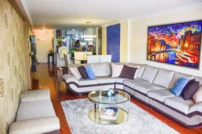 Image de Stylish Miraflores Apt • Walk to Sea • WiFi • Optional Ac • Parking
