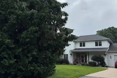 Image de Spacious 5-bdrm house with WiFi, fitness room in amazing Oshkosh great for Eaa!