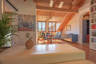Image de Large, comfortable and very quiet apartment in the center of Kaltern with garage & elevator