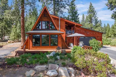 Image de A-Frame w/Game Room, Close to Downtown, Mtn Views
