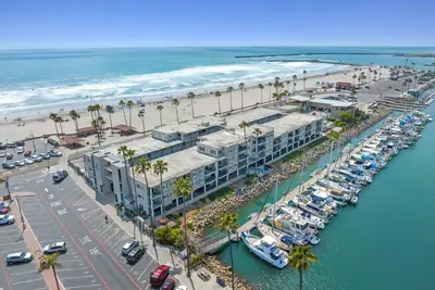 Image de *New Listing* Beachfront Unit with Stunning Ocean Views & Direct Beach Access – Marina del Mar 205a