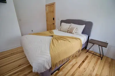 The Barton – 3bd/1bth Apartment in Brooklyn