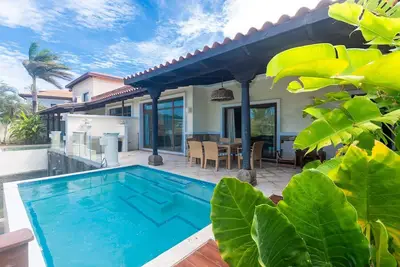 Image de Pristine Bay 1002, golf, pool and views