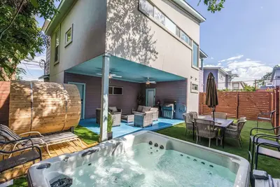 Image de The Q: Austin Single Family Home Hot Tub, Sauna, Gym Media room Sleeps 14 Dt Atx