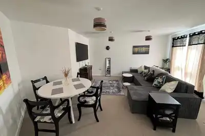 Image de Central 2-Bed Apartment - Sleeps 5 & Free Parking