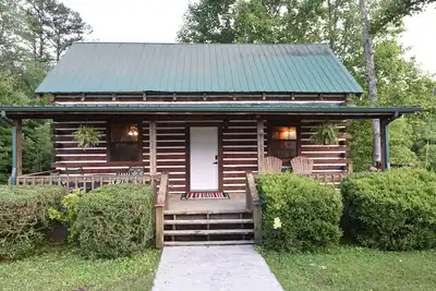 Image de Charming pondside cabin with semi-private 2-bedrooms 5 minutes from Laurel Lake