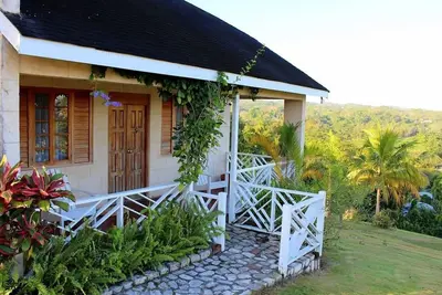 Image de Eco-Family Friendly 4-bedroom Parakeet Hill B&B  Villa