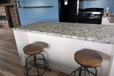 Image de Warm and Inviting 2-bedroom cabin in Harrod with high speed Wi-Fi and much more!