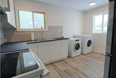 Image de Charm of Spruce Avenue