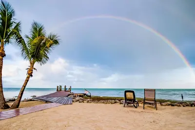 Image de Island Retreat 3br: Canal Views, Full Kitchen, Private Pool & Paddle Board Fun!