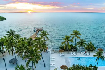 Image de Cozy King Studio by Water: 2 Units w/ Fridge, Kayak & Bike & Pool Access, Yoga!