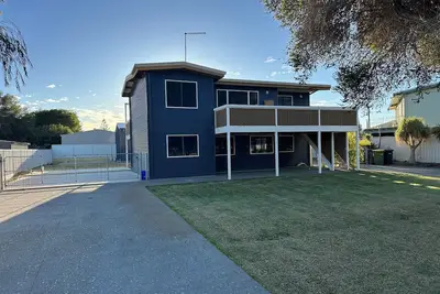 Image de Welcome to Blu-Zeas, a Charming Unique home with 2 homes in 1!