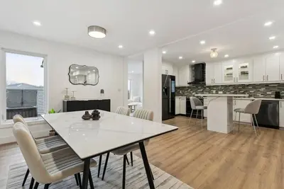 Image de Urban Nest Home 4bed 4bath | Parking | Baby Crib