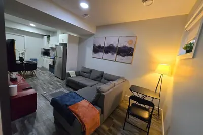 Image de Stylish 2bd Basement Suite Close to Wem