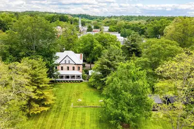 Image de Elizabeth House by AvantStay | Historic Event Manor w/ Cabins + Pool | Sleeps 20