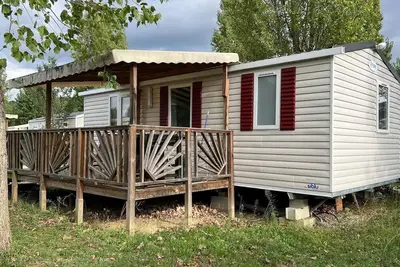 Image de Homerez - Bungalow agréable dans camping à Condrieu avec piscine partagée