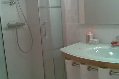 Image de A La Rochelle - bon emplacement - studio rénové au coeur centre historique