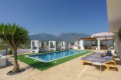Image de Yammas Stone Villa | Private Pool, 5br, Boho Style
