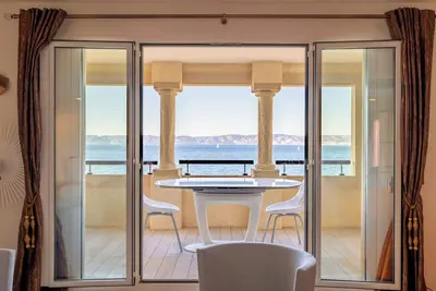 Image de Luxe et vue mer, 3 chambres, plage des Catalans