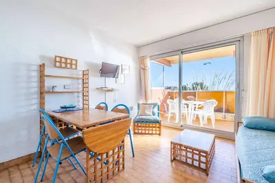 Image de Studio confortable avec Wi-Fi, pour 4, près de la mer