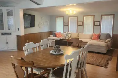 Image de Oyster and the Crab is a vintage coastal gem 2. 5  miles from Holden Beach