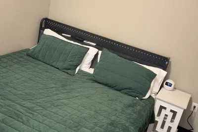 Image de Mattoon - A5 King & 2 Fulls Bunk Bed - Two Room Suite