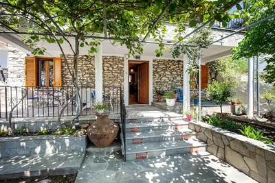 Image de Historic stone house with charm in Theologos - plenty of space & village idyll