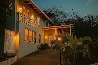 The Blu-Edge - 3-bedroom Beach Villa • Oceanview + Free Wyndham Resort Access