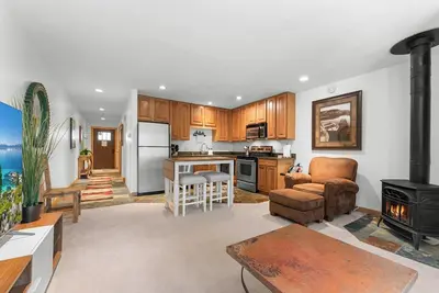 Image de Slope Side Condo Northstar Ski In-Out