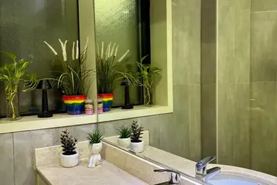 Image de 2 Bhk for a Peaceful Family Getaway Near Airport