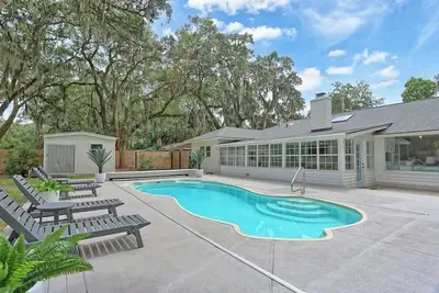 Image de Coastal Pool Retreat Near Beach, Downtown & Fun!