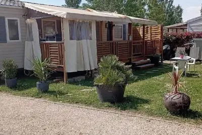 Image de Homerez - Bungalow confortable à Condrieu avec piscine partagée