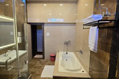 Image de Spacious 2-bedroom with kitchen apartment with WiFi, Ac in tranquil Vrindavan