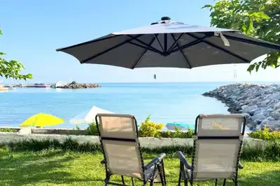 Image de Beach Front Heaven\nWake up to the sound of waves and step straight into the sea