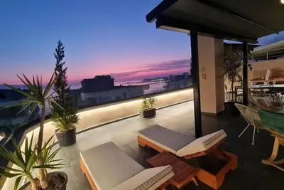 Image de Seafront Penthouse with sunset view & jacuzzi
