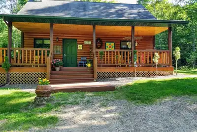 Image de Northern Boundaries Cabin\nCharming 4 Season Rental Cabin at Christie Mt Ski Area