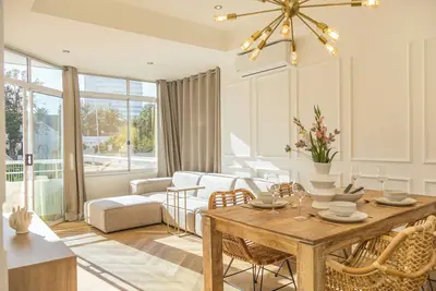 Image de Light-Filled Sea Point Apt | Pool and Coastal Stay