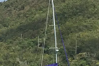 Image de Sail into serenity aboard this 50 ft luxury catamaran!