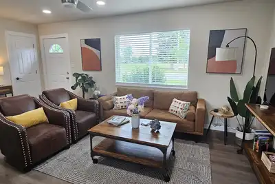 Image de Charming 3br home with Ac near Aurora medical campus, parks & hospitals