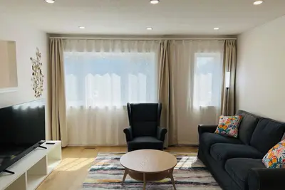 Image de Nw, Carriage home Close to U of C & Hospitals