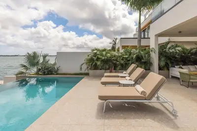 Image de Villa Laguna Di Luce · Villa Laguna Di Luce Waterfront Dream