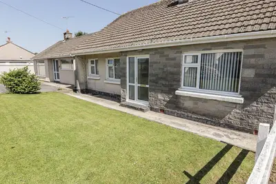 Image de No. 1 Vanderhoof Way, pet friendly, with open fire in Saundersfoot