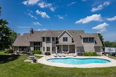 Image de Spacious estate with 8 bedrooms + Pool  -Near CoMO