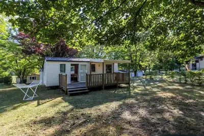 Image de Mobile Home 'Du Bonheur' avec piscine partagée, terrasse privée et Wi-Fi