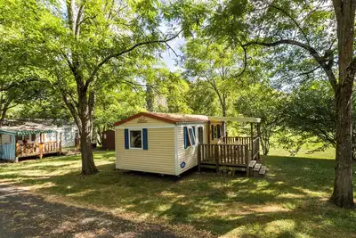 Image de Mobile Home 'La Clairière' avec piscine partagée, terrasse privée et Wi-Fi