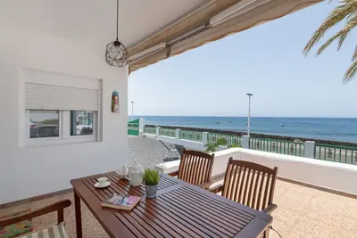 Image de Vacances 'La Casa De La Playa' avec vue sur la mer, Wi-Fi et climatisation