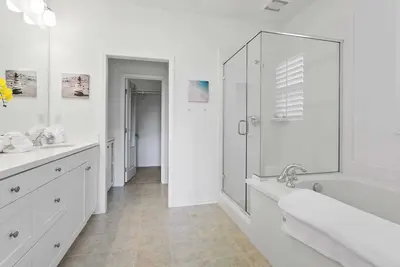 Image de 3br Charming Irvine Gem｜Private Patio｜Workspace｜Pet-Friendly｜Garage Access #110